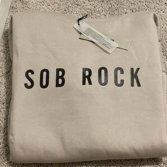 Fear Of God ESSENTIALS Hoodie- SOB Rock 2022 Tour - Rare - Size L - NWT - Picture 2 of 12